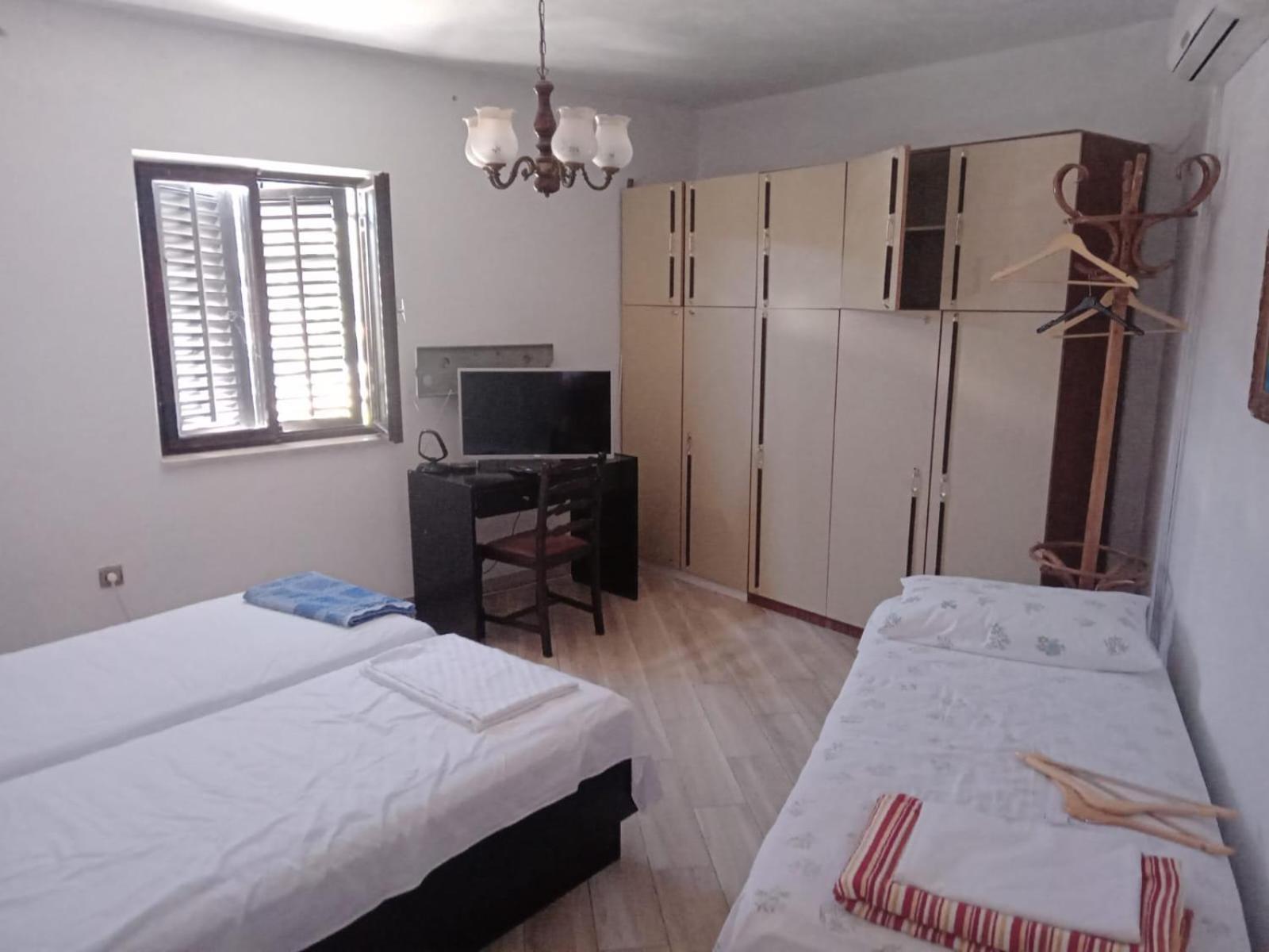 Apartments Nikola Pucisca Extérieur photo